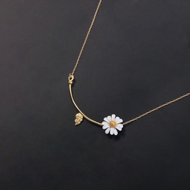 Vintage Daisy Necklace